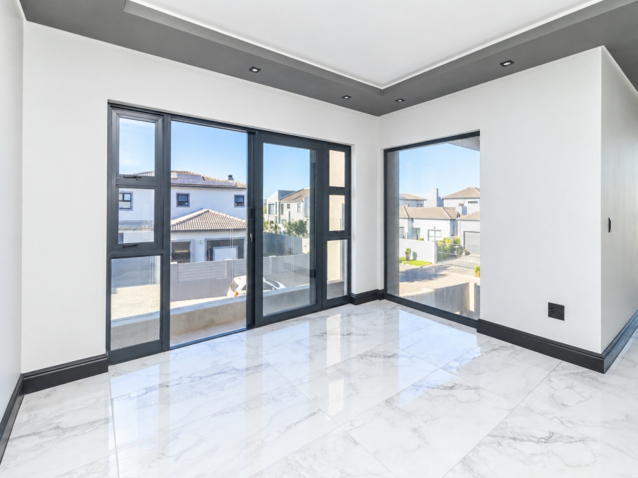 6 Bedroom Property for Sale in Sagewood Western Cape